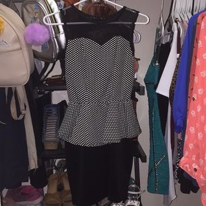 Vestido blanco y negro